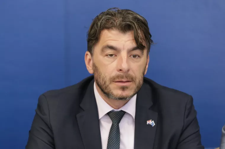 Svečana dodjela ugovora vrijednih 85 milijuna kuna<br>Ministarstvo gospodarstva, poduzetništva i obrta poduzetnicima<br>Dragan Jelić