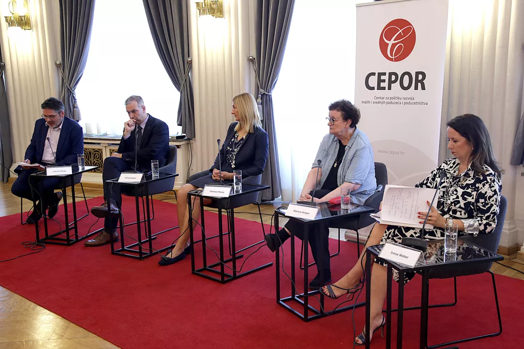 Predstavljanje novog GEM istraživanja za 2022. godinu, Panel: Velimir Šonje, Hrvoje Balen, Tamara perko, Slavica Singer i Irena Weber