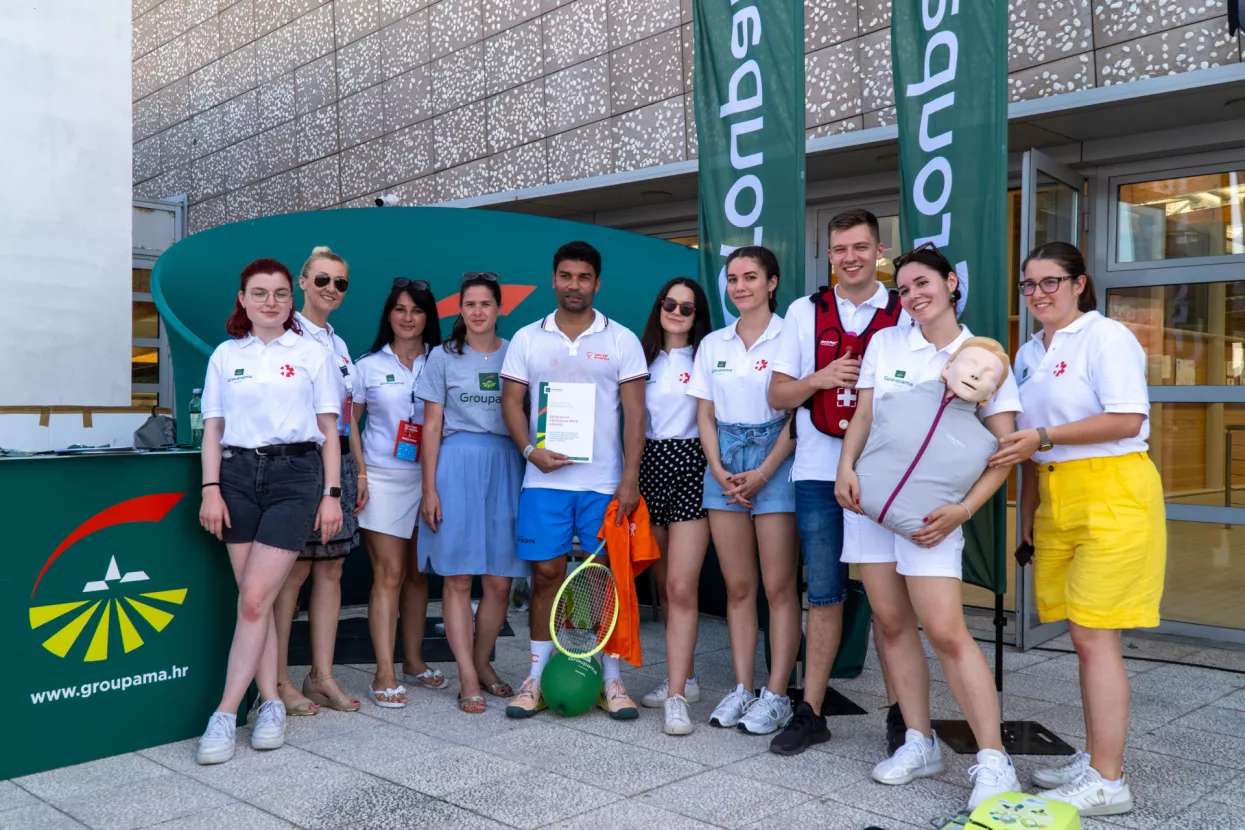 Grupna fotografija s Eduardom Da Silvom<br>Groupama osiguranje