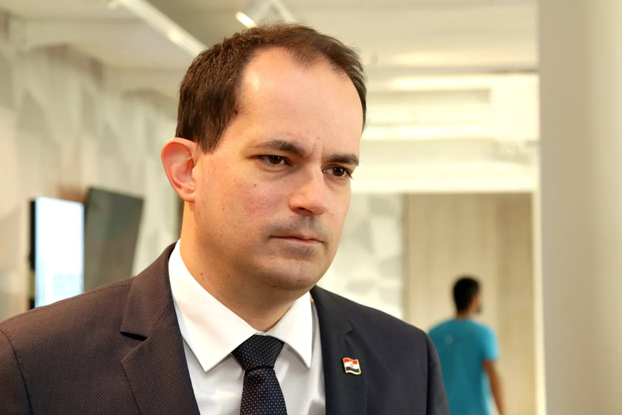 Egzodus činovnika: Petina ih napušta državnu službu?