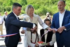 Svečano rezanje vrpce i otvorenje pogona za peletiranje ovčje vune u Otočcu