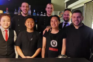 Vlasnik Apetita Marin Rendić (skroz desno) sa svojim multinacionalnim radnicima