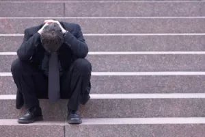 Zbog odgode smanjenja kamatnih stopa ekonomisti sve pesimističniji