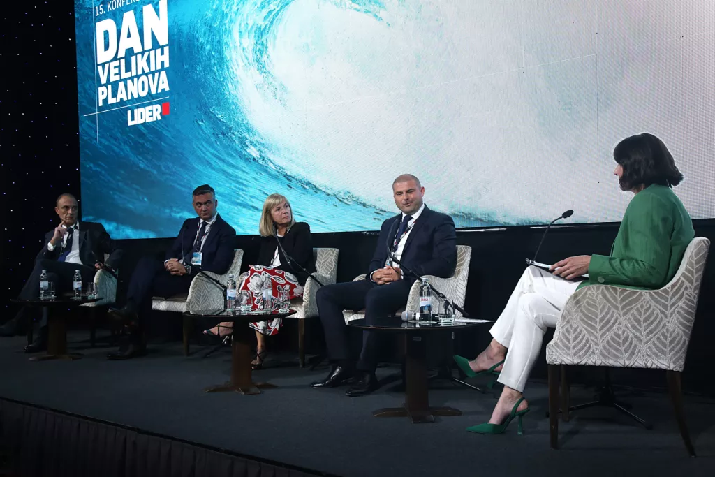 Dan velikih planova 2023. Okrugli stol: Upravljanje rizicima i održivost. Predrag Milinčić, Tomislav Miletić, Medeja Lončar, Stjepan Jagodin i Gordana Gelenčer