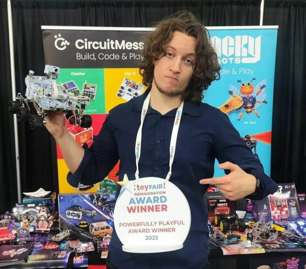 Albert Gaj&scaron;ak<br>CircuitMess na New York Toy Fairu