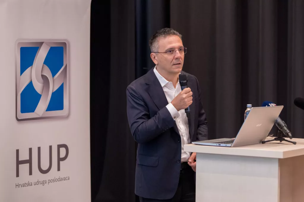 Hrvoje Stojić<br>HUP ekonomska kava<br>Analiza ICT sektora