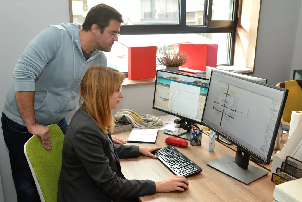 Moontop, Abstracto studio