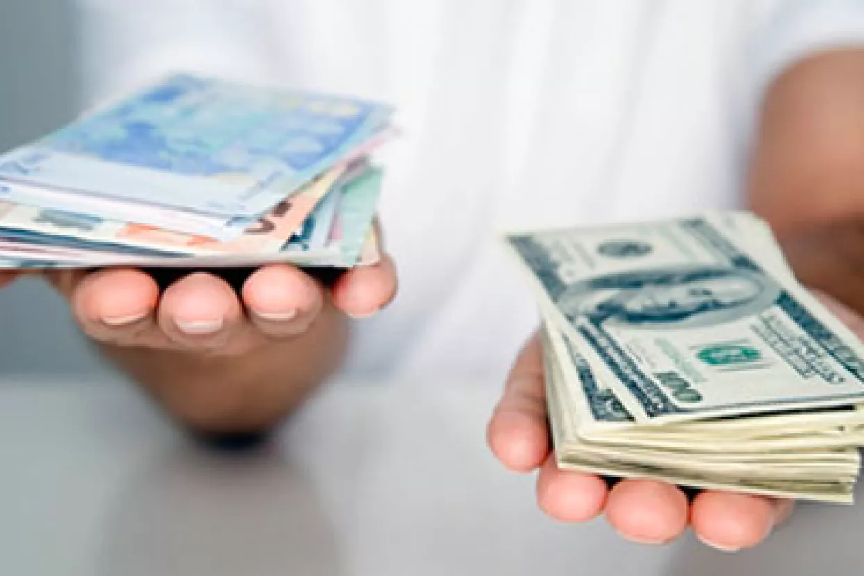 Dolar ojačao prema košarici valuta, euro oslabio