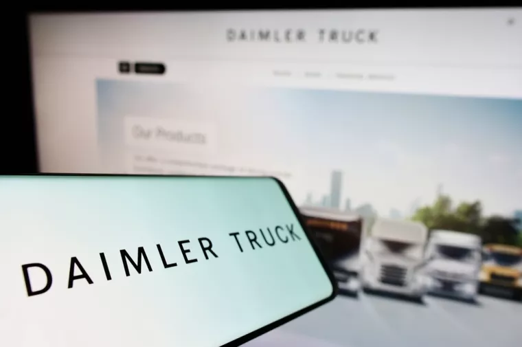 Stuttgart, Germany - 06-25-2022Smartphone with logo of automotive company Daimler Truck Holding AG on screen in front of business website. Focus on center-left of phone display. Unmodified photo.
