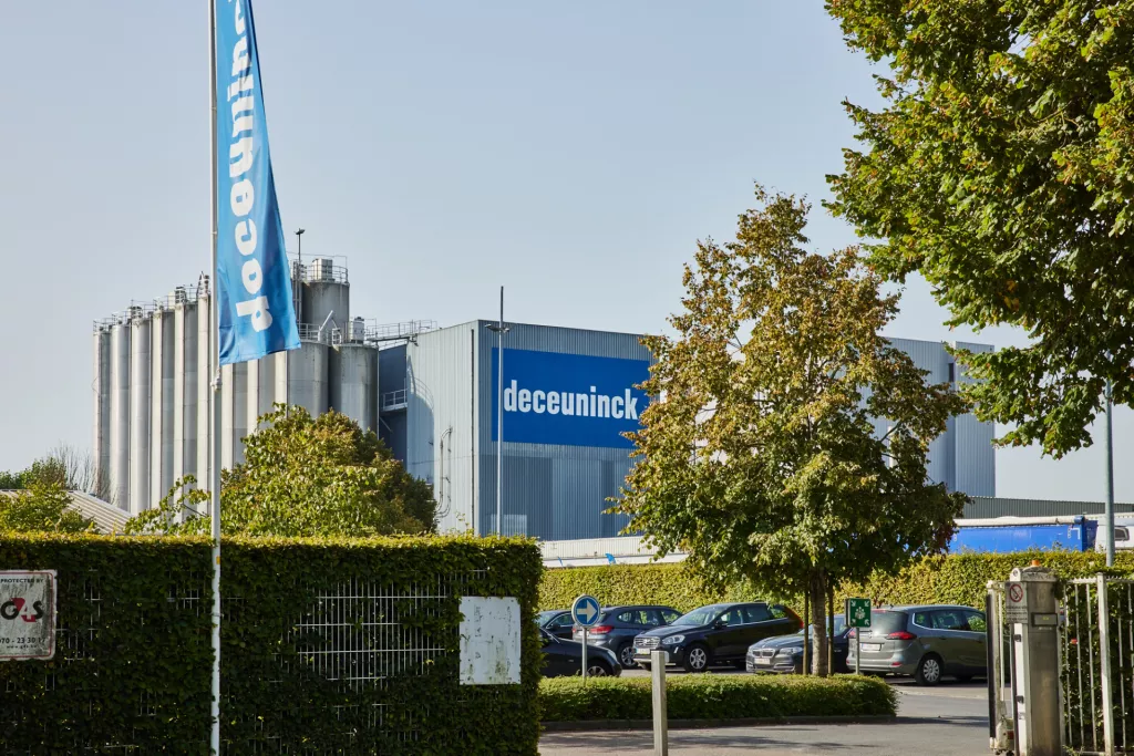 Deceuninck je jedan od tri najveća proizvođača PVC profila prozora i vrata u svijetu i tvrtka u čijim se proizvodima nalazi oko 15 posto reciklirane sirovine