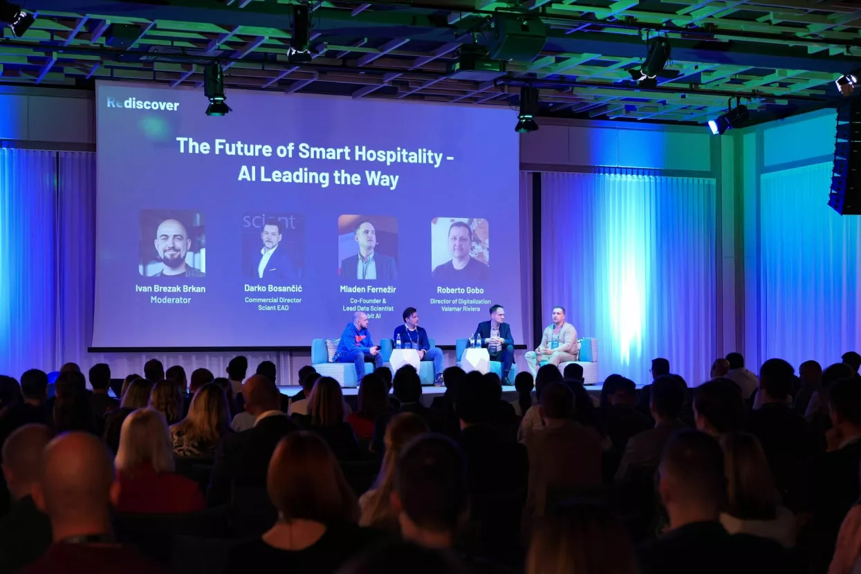 Panel rasprava "The Future of Smart Hospitality - AI Leading the Way"<br>Rentlio Rediscover