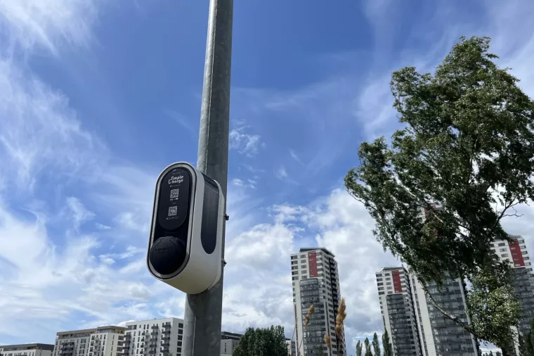 Simple Charge punjači na rasvjetnim stupovima