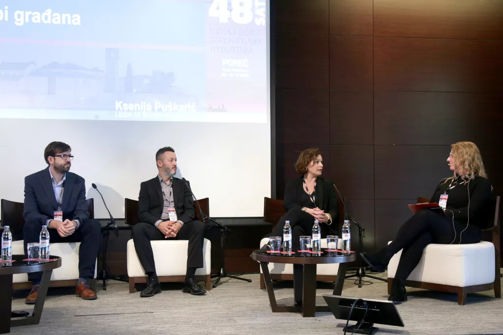 15. godišnji susret gradonačelnika i poduzetnika 48 sati 2023. Panel: Aplikacija u službi građana. Miroslav Vrankić, Matko Šutalo, Tatjana Novak i Ksenija Puškarić