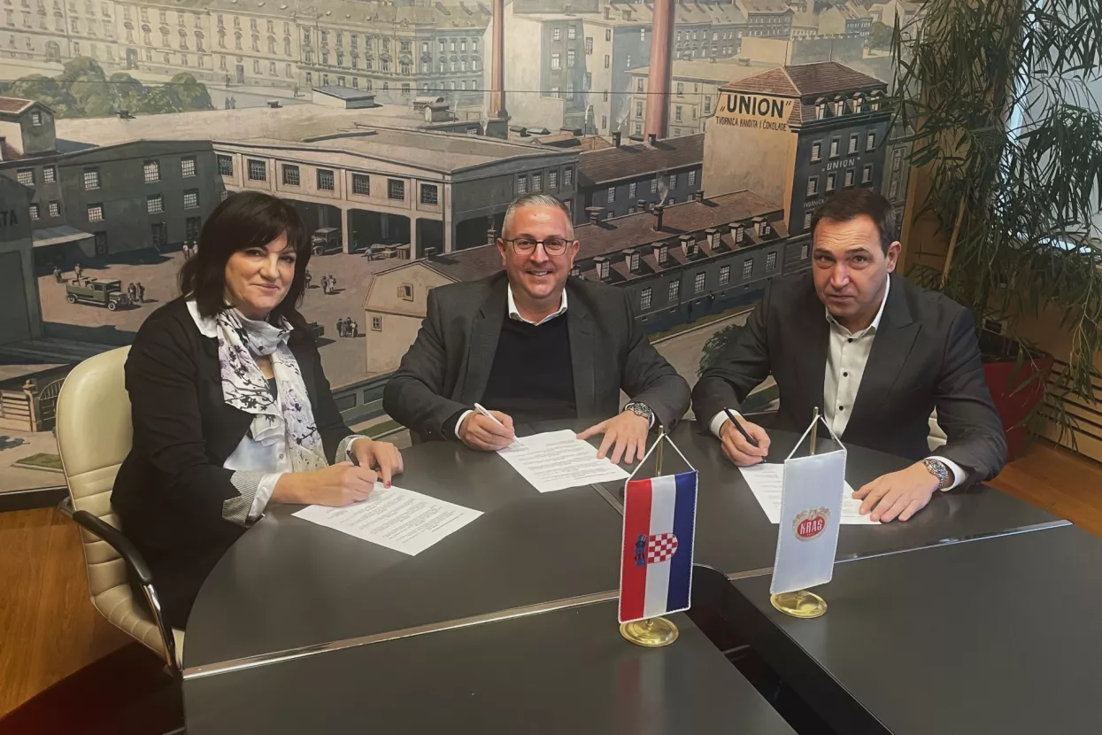 Marija Mustapić, Allen Halamić, Damir Bulić - potpisivanje novog kolektivnog Ugovora u Krašu