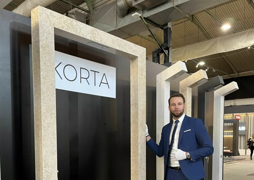 Stefano Ladavac, Korta