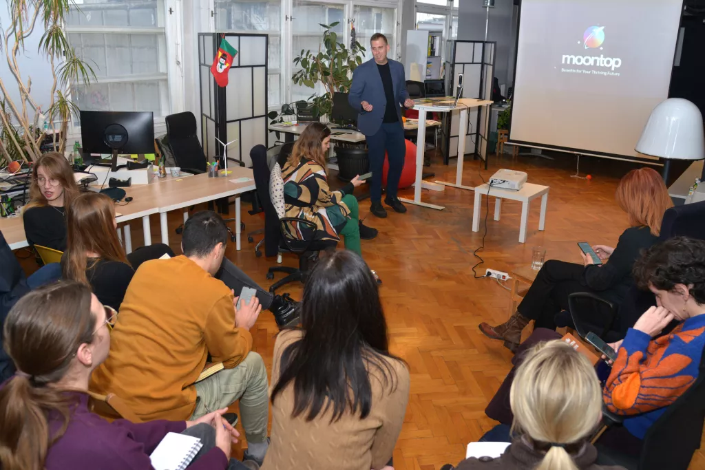 Moontop, Zelena energetska zadruga