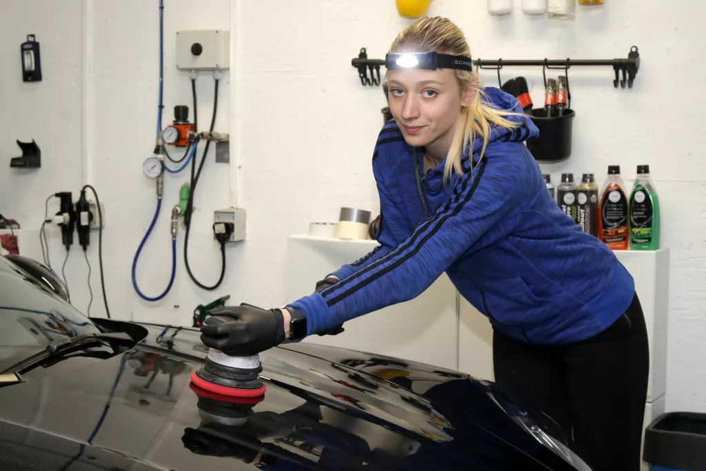 Laura Pavlović, Dlab, obrt za održavanje vozila