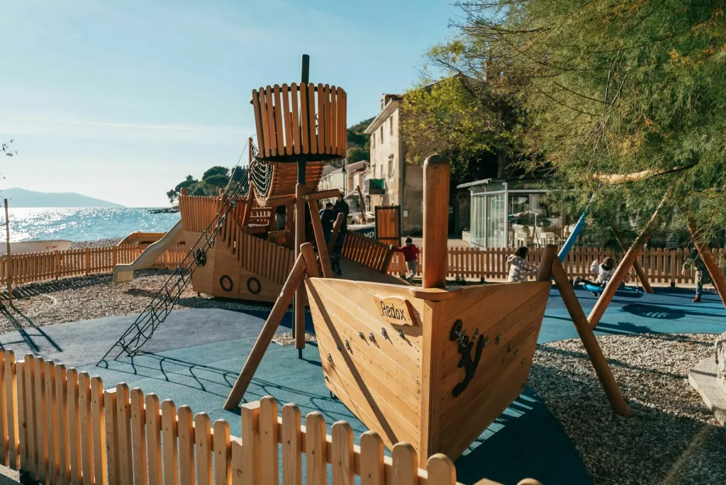 Multifunkcionalno tematsko dječje igralo u Mo&scaron;ćeničkoj Dragi