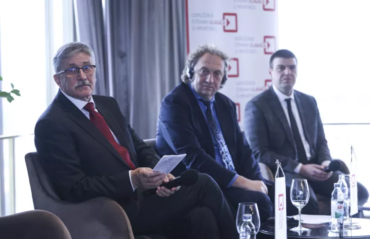 Predstavljanje Bijele knjige 2024. Udruženja stranih ulagača u Hrvatskoj "Konkurentnost Hrvatske nakon dovr&scaron;etka procesa europskih integracija: novo poglavlje" <br>Miodrag Mi&scaron;o &Scaron;ajatović, Johannes Bock i Bojan Batinić