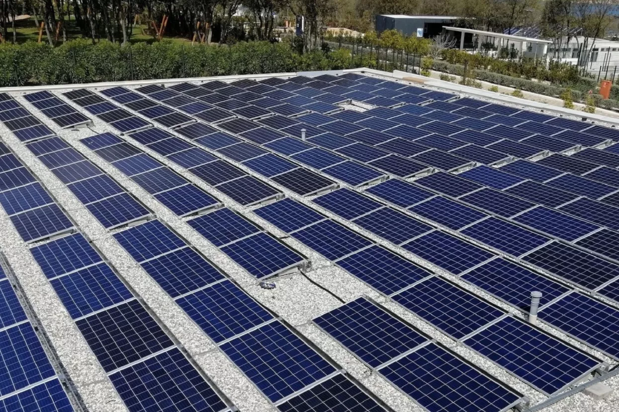 U kolovozu ove godine KOER-ovoj virtualnoj elektrani pridružio se i Valamar, najveća turistička kompanija u Hrvatskoj. Tom je prigodom Flavio Gregorović, direktor tehničkog sektora u Valamaru, izjavio da ta suradnja označava 'iskorak Valamara na tržište električne energije'