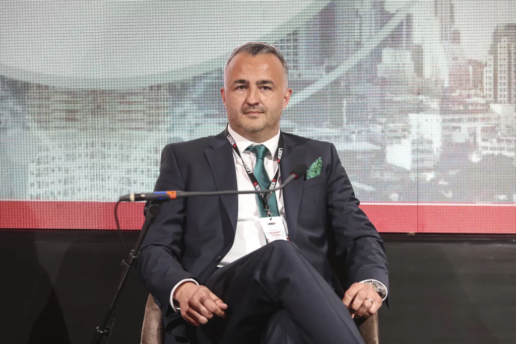 Konferencija Smart cities.<br>2. panel: Digitalna transformacija gradova- zeleno i pametno.<br> Dino Novosel.