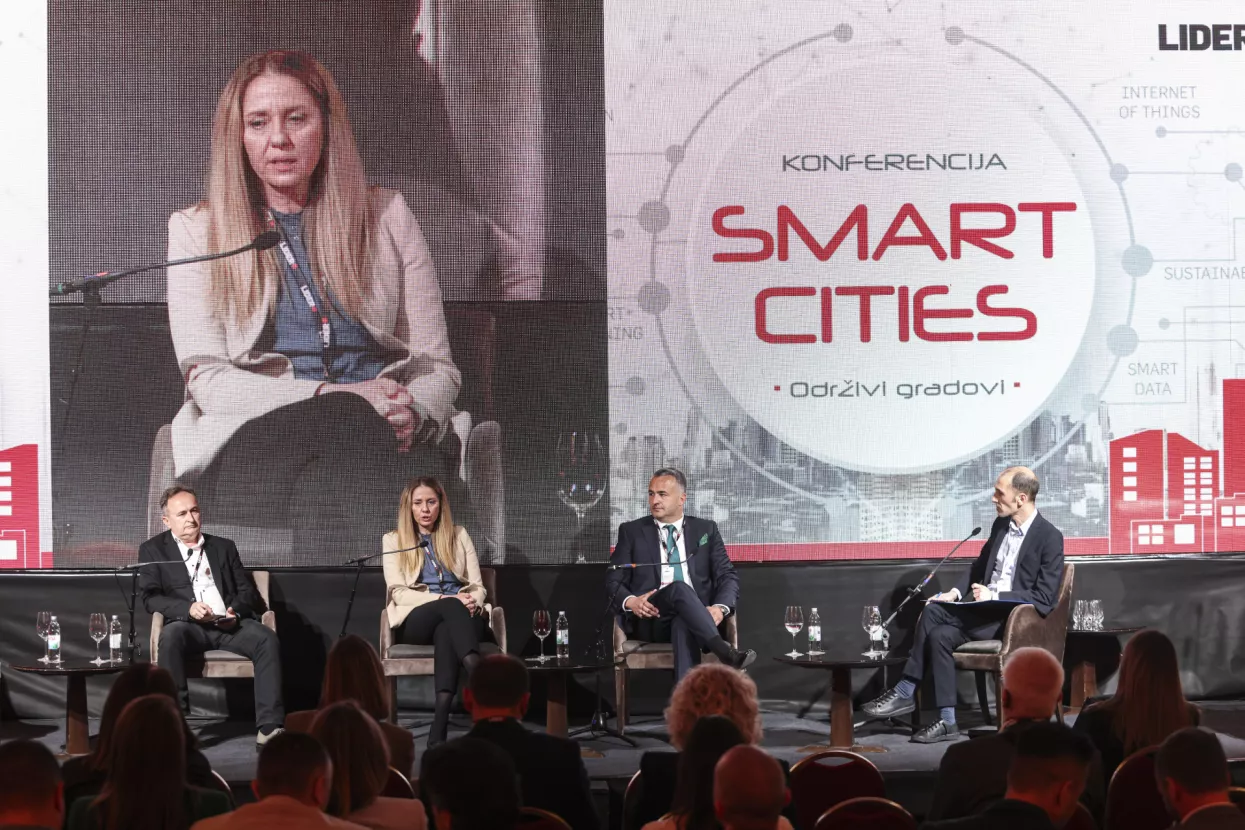 Konferencija Smart cities.<br>2. panel: Digitalna transformacija gradova- zeleno i pametno.<br>Dubravko Bilic, Mirjana Puškarić, Dino Novosel.