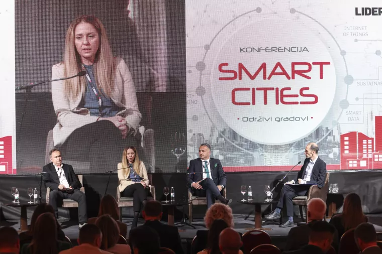Konferencija Smart cities.<br>2. panel: Digitalna transformacija gradova- zeleno i pametno.<br>Dubravko Bilic, Mirjana Puškarić, Dino Novosel.