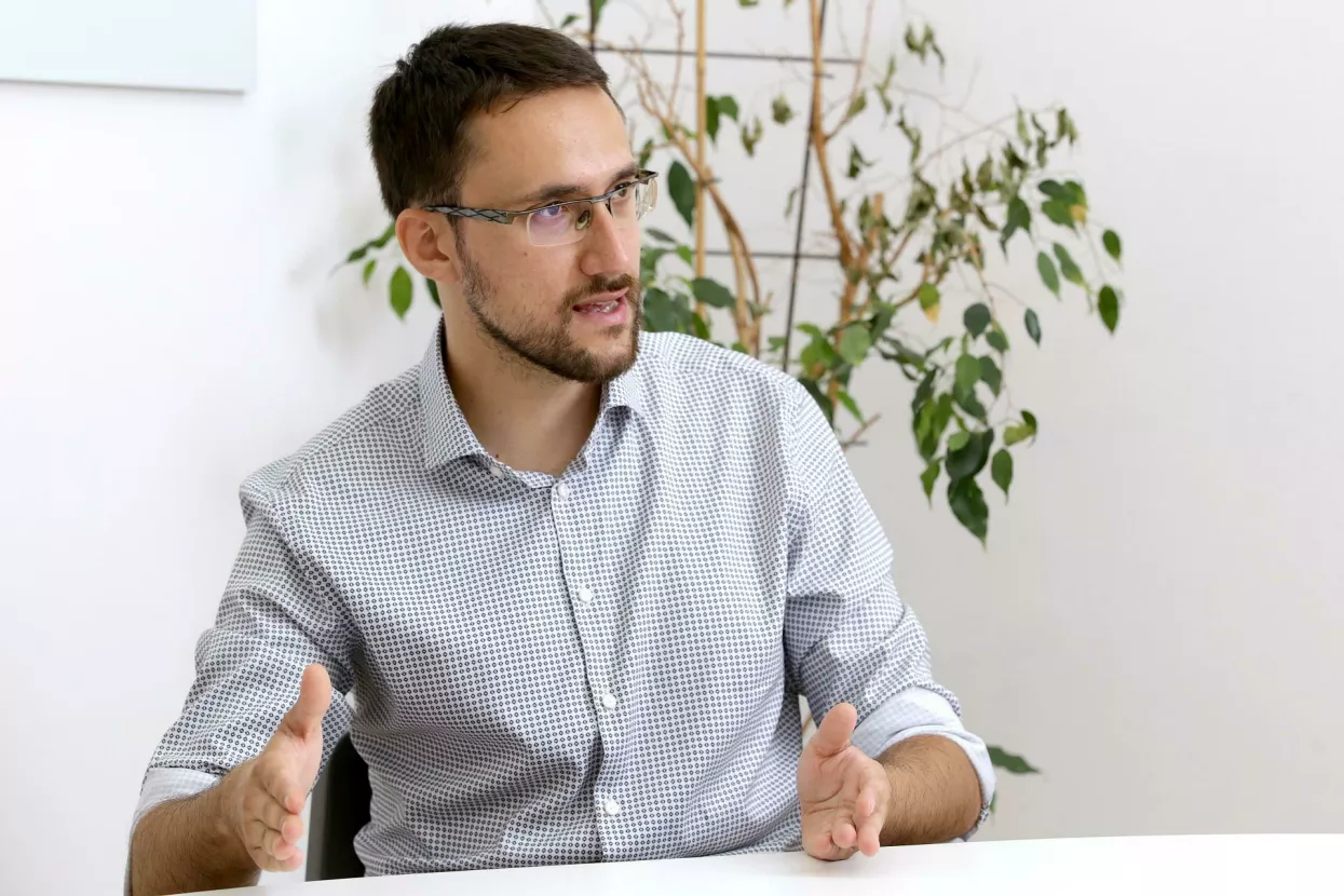 Karlo Jurak, politički analitičar