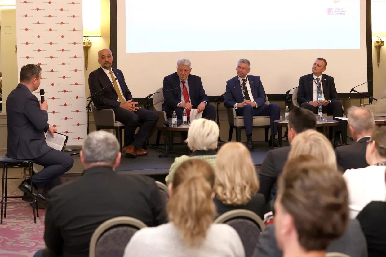 Obrazovanje u fokusu 2024. Okrugli stol: Može li današnji obrazovni sustav odgovoriti na izazove budućnosti? Mislav Togonal, Marko Jelić, Zlatko Komadina, Boris Miletić i Mato Lukić