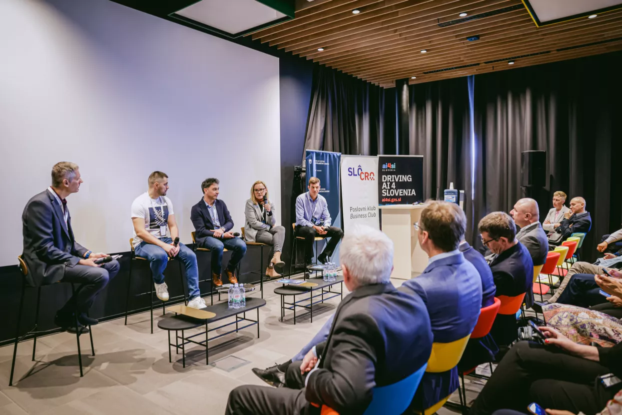 Panel rasprava na temu "Uvođenje umjetne inteligencije u poduzeća"