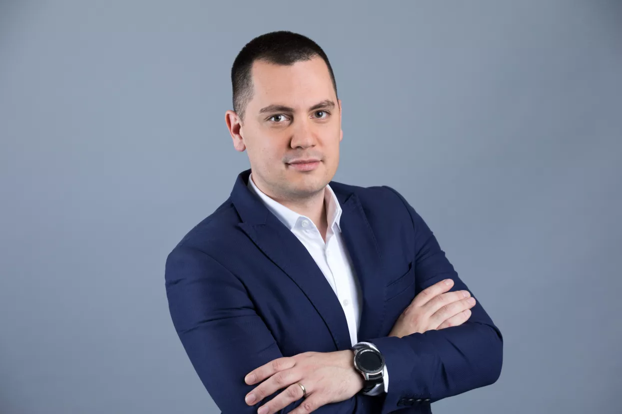 Lazo Dodić, Sales Solution Specialist, Comping: 