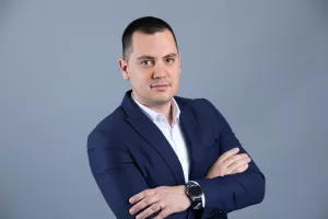 Lazo Dodić, Sales Solution Specialist, Comping: 