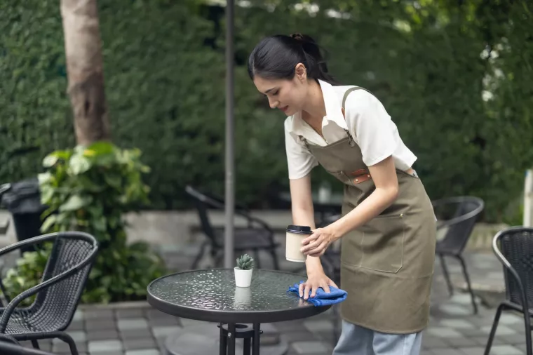 Plaće u ugostiteljstvu: Dogovoreni su iznosi minimalni, a razliku će nadoknaditi napojnice i isplate 'na crno'