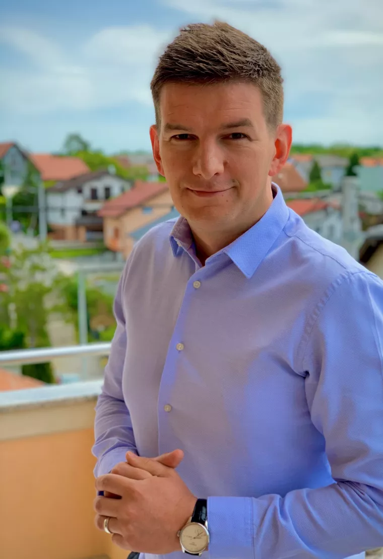 Nino Talian,voditelj Odjela za informacijsku sigurnost u KING ICT-u:- Da bi tvrtka sigurno digitalno poslovala, kao i u ostalim segmentima poslovanja, vrijedi načelo 3P - People, Processes, Products - mora uključivati sustav upravljanja informacijskom sigurnošću koji je dobro organiziran i s jasno definiranim radnim ulogama i odgovornostima