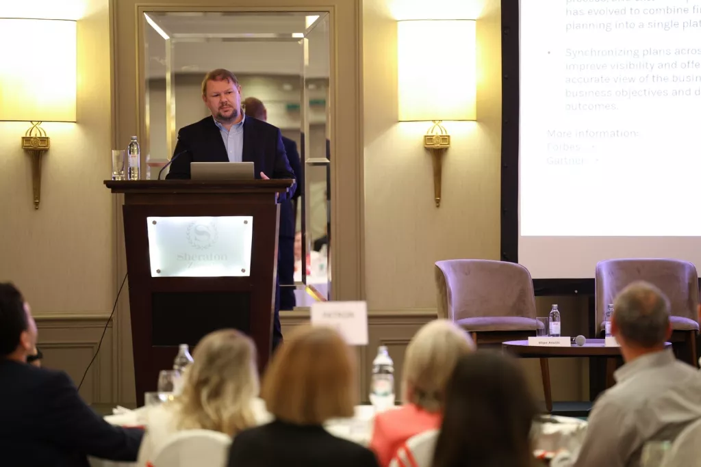 Ante Lau&scaron;ić, Poslovna inteligencija