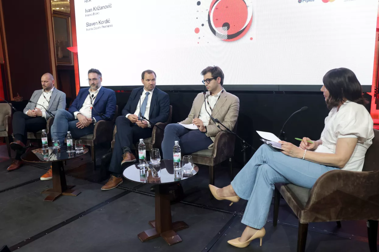 Financijsko - investicijski forum 2024. Okrugli stol "Izvori financiranja, preuzimanja, akvizicije" Ivan Križanović, Slaven Kordić, Hrvoje Galičić, Ivan Luetić i Gordana Gelenčer