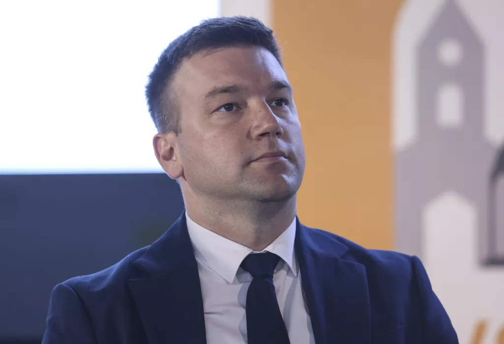 Konferencija Invest in NovskaOkrugli stol 1: Hrvatska na investicijskoj karti: Strategija i prilikeDomagoj Mikulić