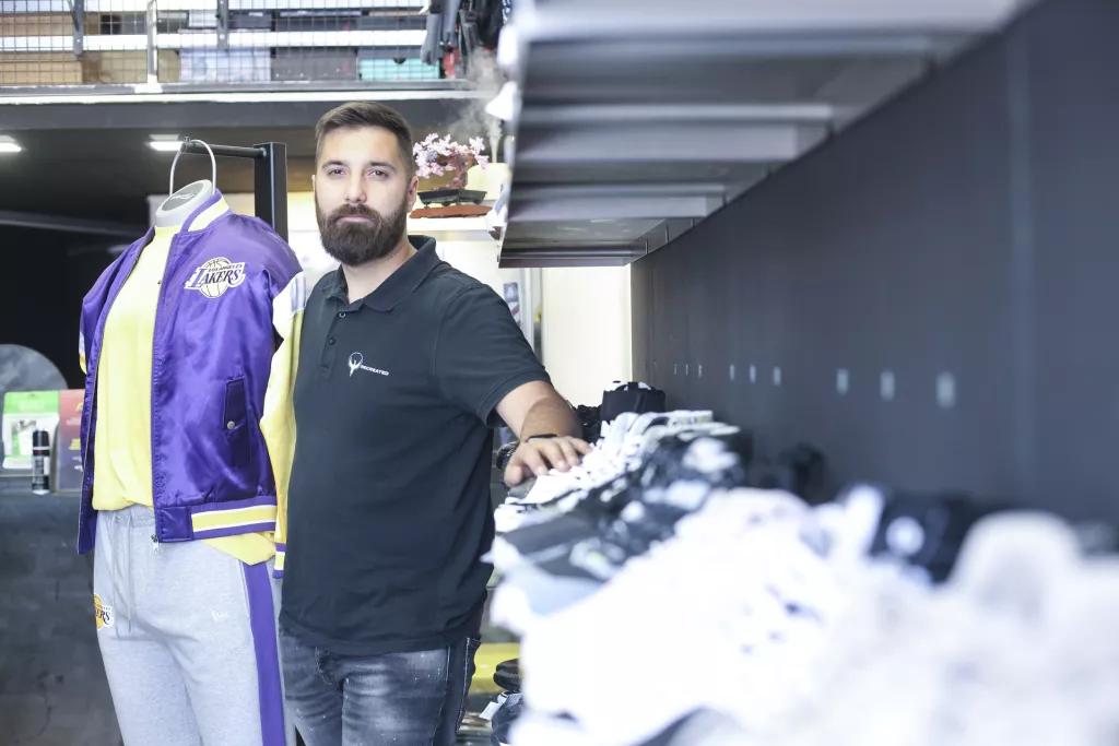 Tvrtka Receated koja se bavi reparacijom i čišćenjem oštećene obuće, torbica i cipela i prodajom u dućanu na Novoj cesti.Kristijan Cvijić