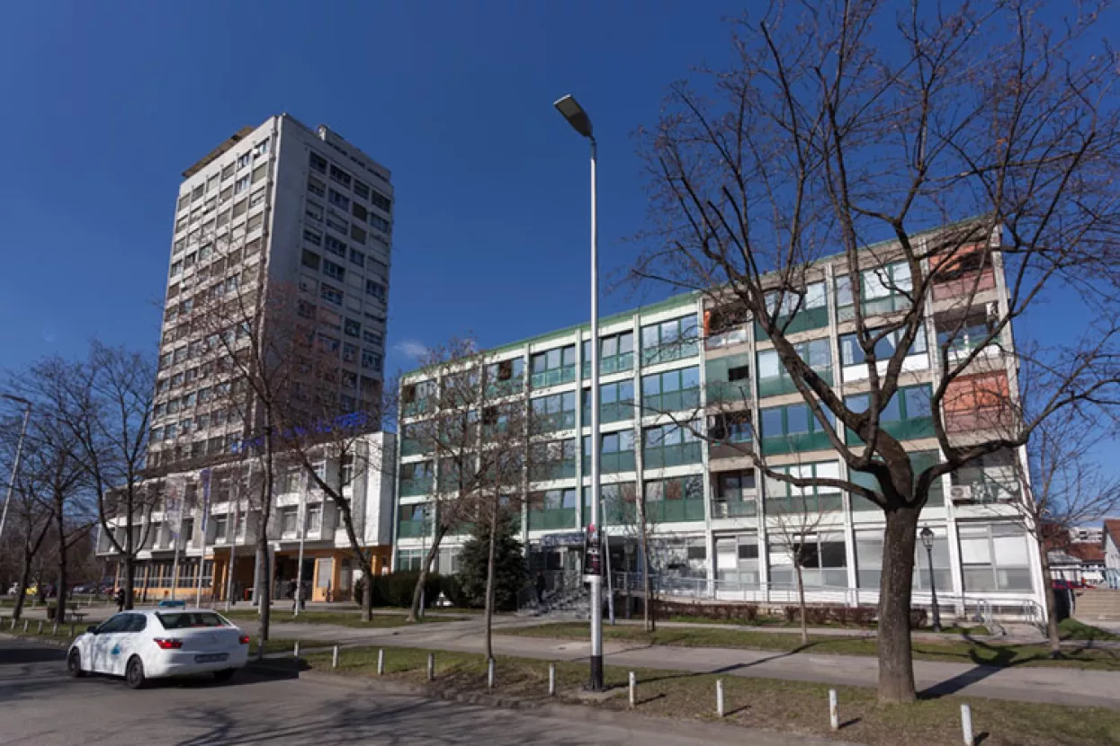 160 godinaUtemeljeno 1862.GRADSKA PLINARA ZAGREB, ZagrebPrirodni plin do korisnika na području gradova Zagreba, Zapre&scaron;ića i Velike Gorice, općina Brdovec, Pu&scaron;ća, Marija Gorica i Dubravica distribuira tvrtka u sastavu Zagrebačkog holdinga čiji korijeni sežu u 1862., kada je gradska uprava pokrenula inicijativu za izgradnju mreže gradske rasvjete i gradske plinare. Danas joj se distribucijska mreža proteže na 3,963.070 metara i obuhvaća 293.300 potro&scaron;ača.