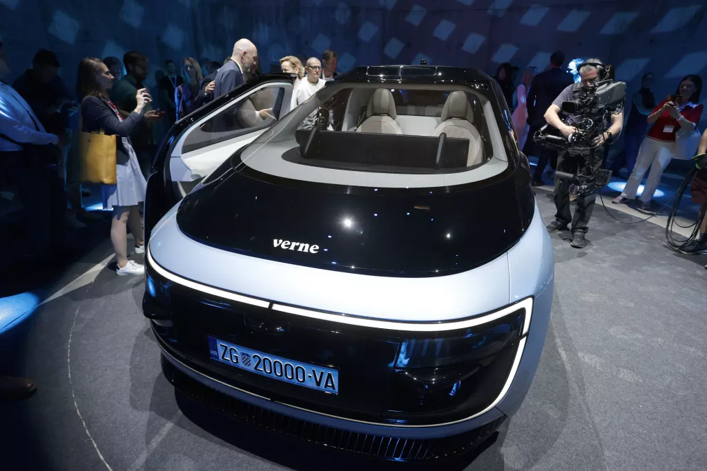 Tvrtka Mate Rimca P3 Mobility u svojem kampusu u Kerestincu je predstavila robotaksije Verne