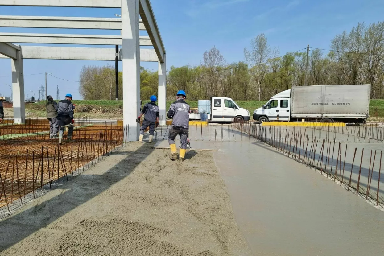 Strani radnici, gradilište, građevina