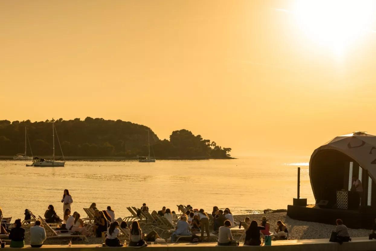 12.04.2024., Rovinj - 10. Dani komunikacija 2024. u Rovinju. - Beach afterparty