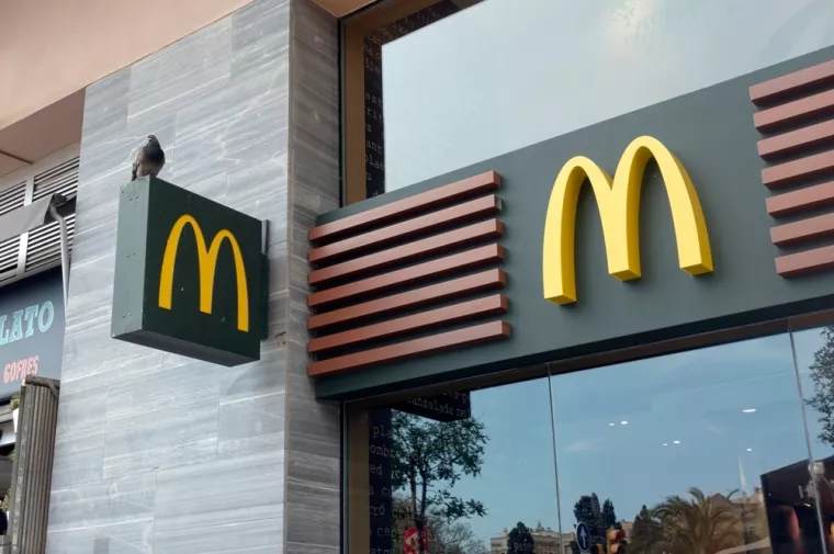Barcelona, Spain - May 9, 2022. McDonald's restaurant sign. McDonald's is an American fast food company. logo, kompanija