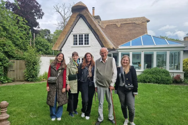 Ana Petelinšek, Petra Klasić, Dora Oroz Franjić i Jelena Majcen iz SELECTIO Grupe u Cambridgeu s dr. Meredithom Belbinom, kreatorom Belbin metodologije 