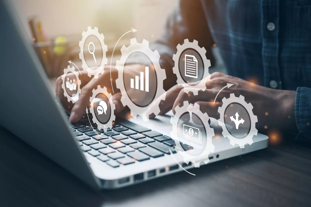 Ovlasti i primitci prokurista: Može biti zaposlenik tvrtke, ali i ne mora, no u oba slučaja za prokuriste ima nekih ograničenja