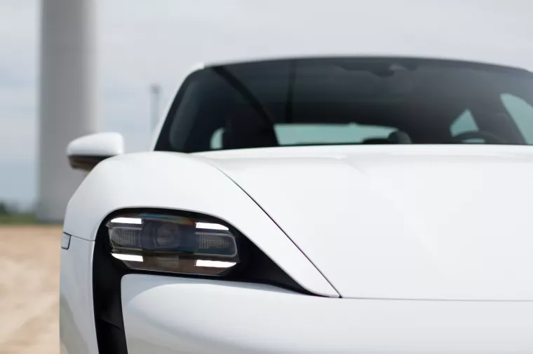 0Porsche Taycan Turbo