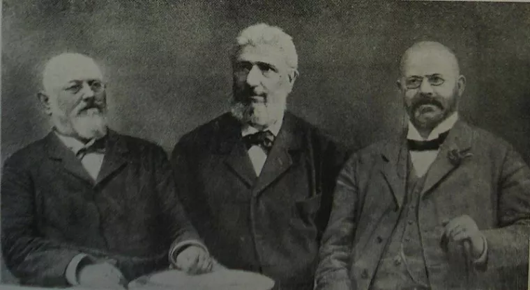 Političari iz obitelji Starčević: Ante (u sredini) sa sinovcem Davidom (lijevo) i nećakom Milom (desno)