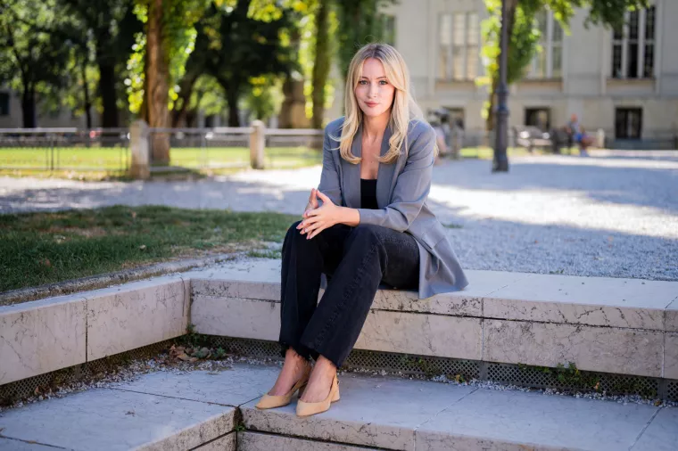 Mateja Mahnić, Flaster