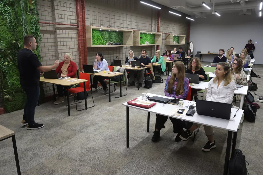 Lider edukacija: TikTok oglašavanje, Marijan Palić