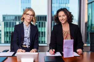 Majda Uremović, članica Uprave Rijekatekstila i Vedrana Jelušić Kašić, članica Uprave PBZ-a.